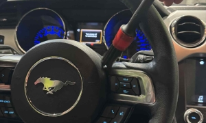 ford mustang belső portalanítás