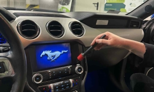 ford mustang portalanítás